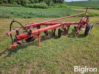 International 510 4-Bottom Plow