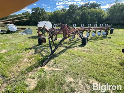 International 700 8 Bottom Plow