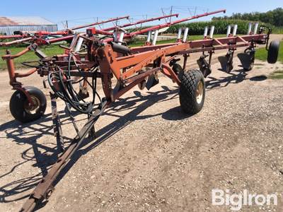 International 700 7-Bottom Plow