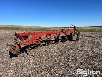 International 710 6-Bottom Plow