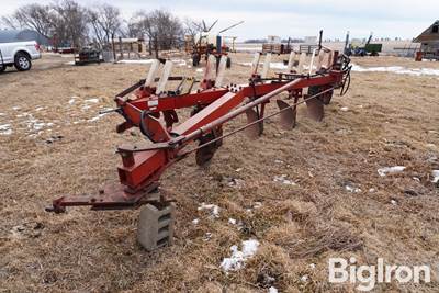 International 710 5/16s Plow