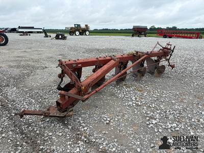 IH 710 5-Bottom Plow