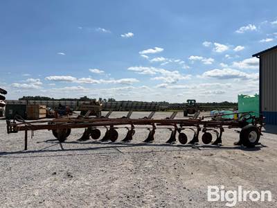 International 710 Moldboard Plow