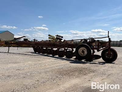 International 710 Moldboard Plow
