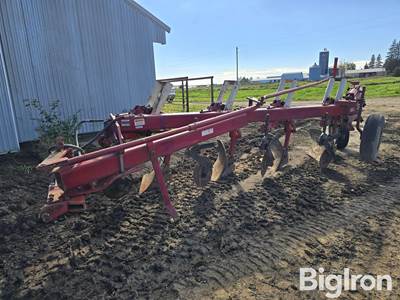 International 710 4-Bottom Plow