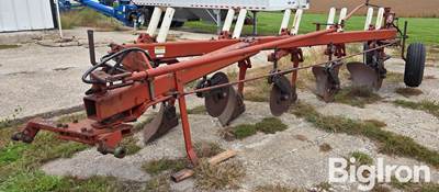International 720 Plow