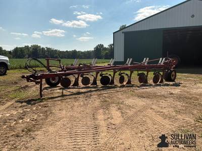 International 720 6-Bottom Plow