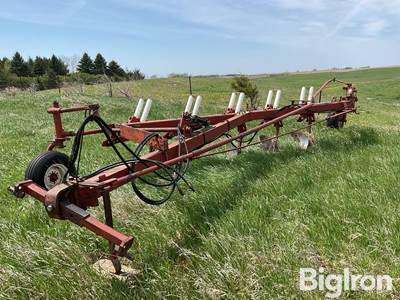 International 720 Automatic 6 Bottom Plow