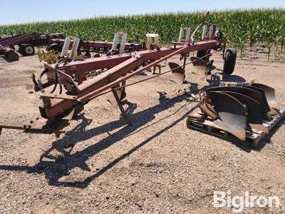 International 720 Automatic Plow
