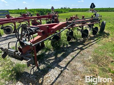International 735 5 Bottom Plow