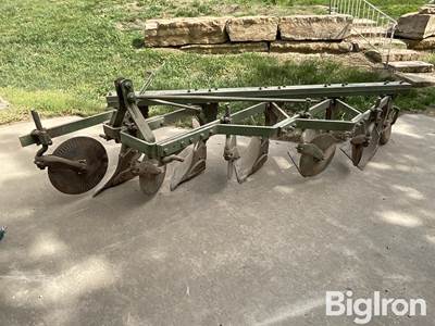 John Deere 125 5 Bottom Plow