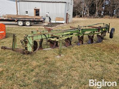 John Deere 1350-1450 6-Bottom Plow