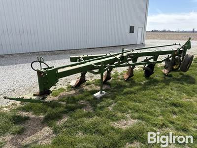 John Deere 1450 Moldboard Plow