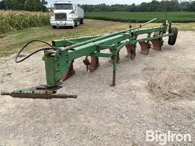 John Deere 1450 Plow