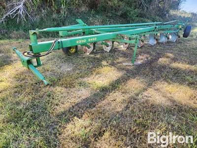 John Deere 2350/2450 7-Bottom Plow