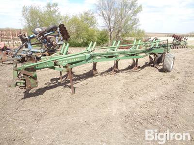 John Deere 2500 5-Bottom Plow