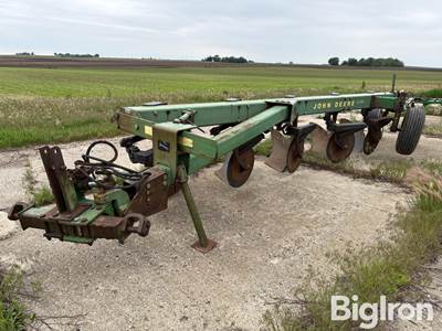 John Deere 2700 5 Bottom Moldboard Plow