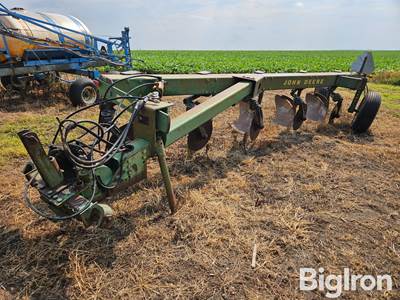 1990 John Deere 2700 5-Bottom Moldboard Plow