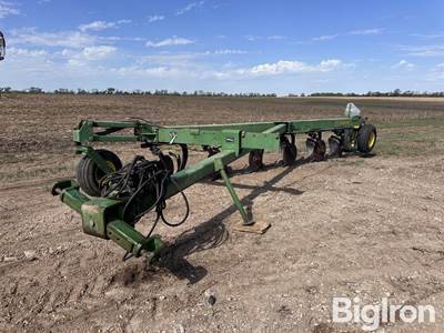 John Deere 2800 6-Bottom Land Plow