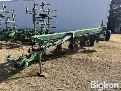 John Deere 2810 5 Bottom 5-18” Plow