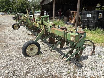 John Deere 885 8 Row Plow
