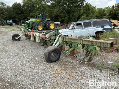 John Deere 885 8 Row Plow