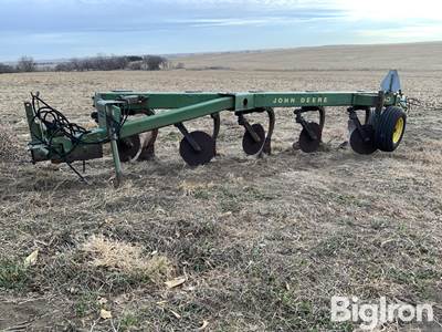John Deere A2700 5-Bottom Plow