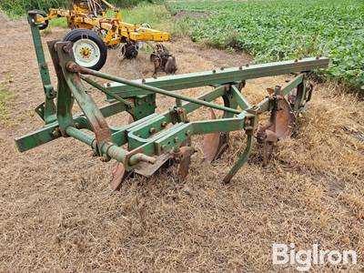 John Deere F125 3-Bottom Plow