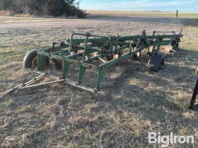 John Deere Pull-Type 6-Bottom Plow