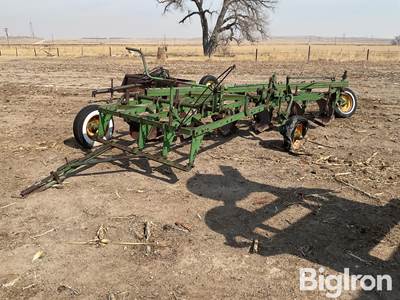 John Deere Pull-Type 6-Bottom Plow