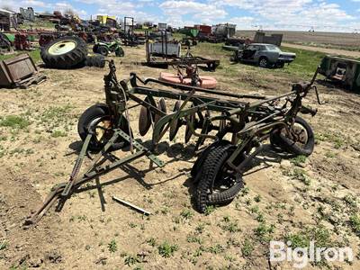 John Deere Pull-Type Disc Plow