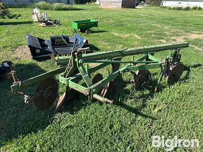 John Deere 4-Bottom 3-Pt Plow