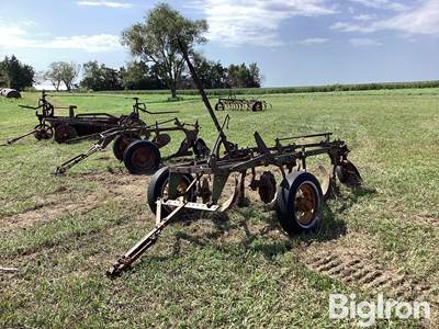 John Deere 3-Bottom Plow