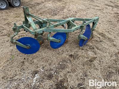 John Deere 3-Pt Bottom Plow