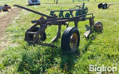 Minneapolis-Moline 3x14" Pull Type Plow