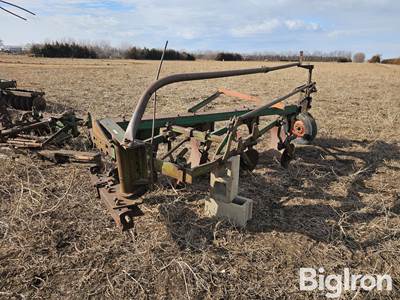 Oliver 565 4 Bottom Plow