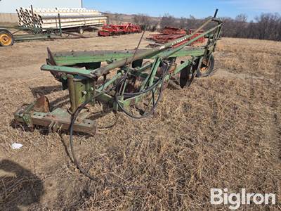 Oliver 565 4 Bottom Plow