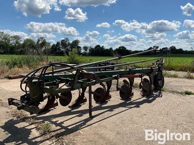 Oliver 565 Semi-Mounted Plow