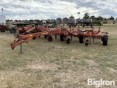 Sunflower 3651-25 sweep plow