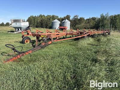 Wil-Rich 2900 12 Bottom Plow