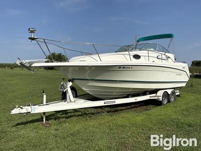 1995 Rinker Fiesta Vee 265 Cabin Motorboat w/T/A Trailer