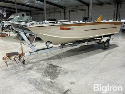 1975 StarCraft Inboard/Outboard Boat