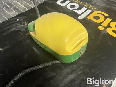 John Deere Star Fire 6000 GPS Globe w/900 Radio Antenna