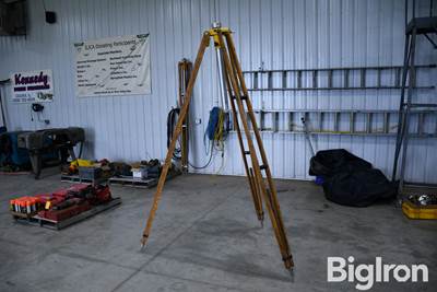 Trimble 408700-03 Tall Tripod Stand