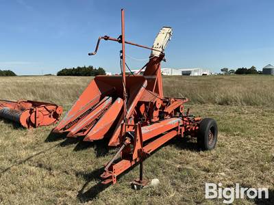 Allis-Chalmers 780 Pull-Type Forage Harvester