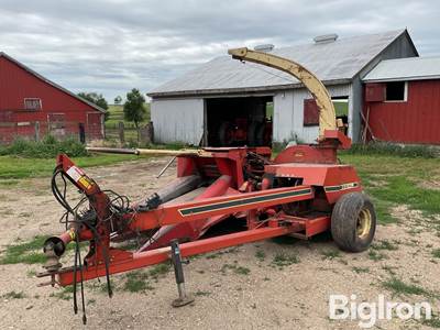 Gehl 1250 Forage Chopper w/ 2R Corn Head