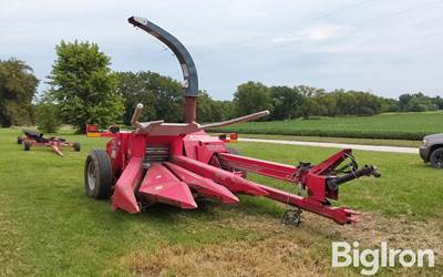 2004 Gehl 1285 Pull-Type Forage Harvester w/7' Pickup Attachment