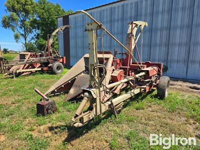Gehl CB600 Silage Chopper w/2 Row Corn Head