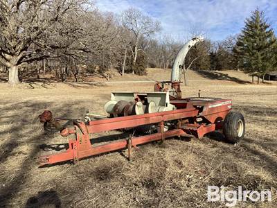 Hesston 7160 Pull-Type Forage Harvester