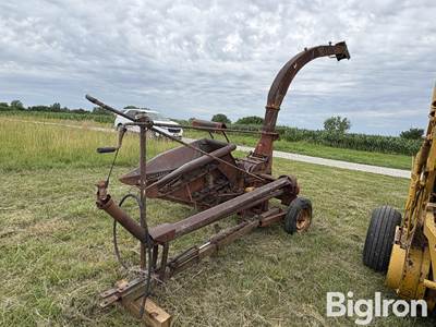 International 16-FH Single Row Silage Chopper